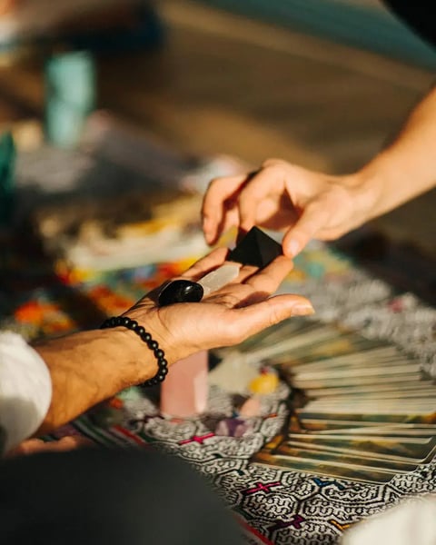 coaching-hands-stones