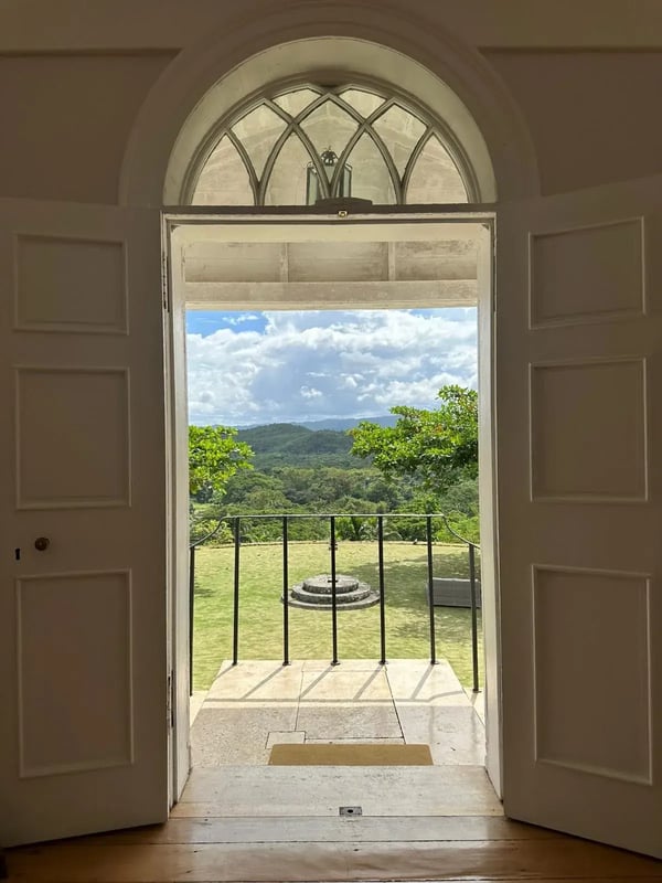 Through the arch to the hills