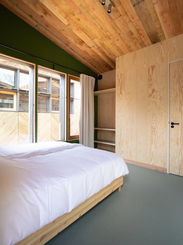 A lodge bed