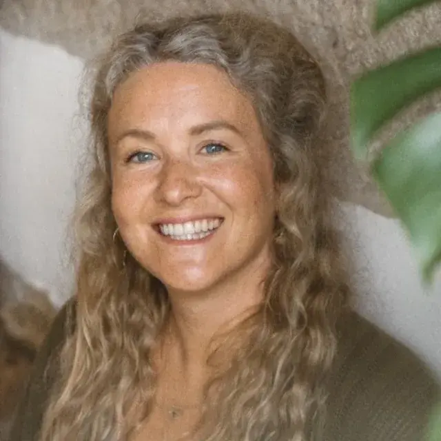 Dr. Lauren MacDonald