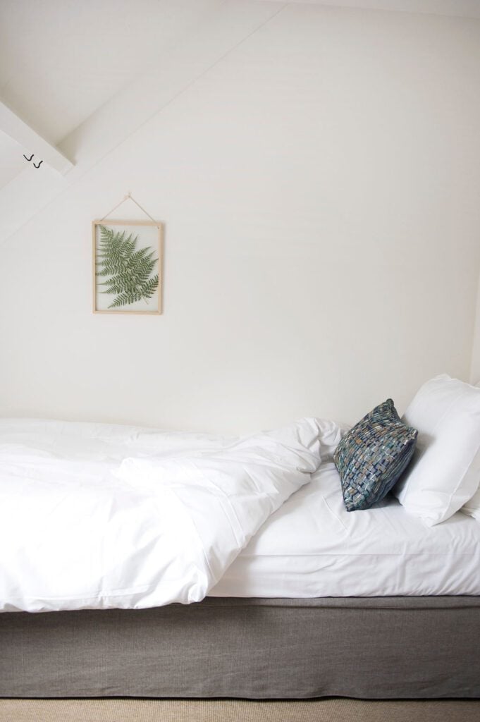 A quiet guest room at De Hoorneboeg, the Netherlands